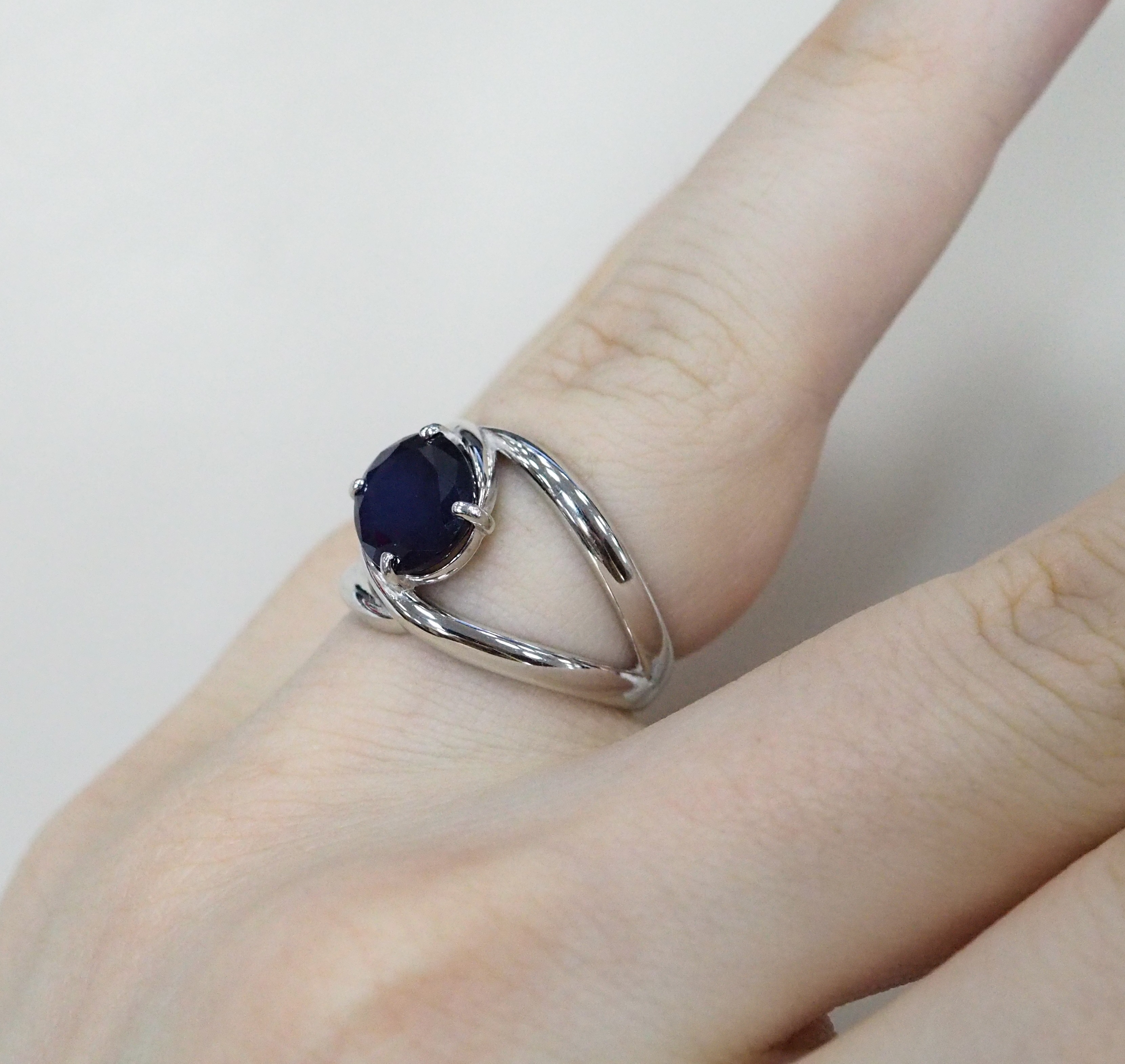 Серебряное кольцо с сапфиром